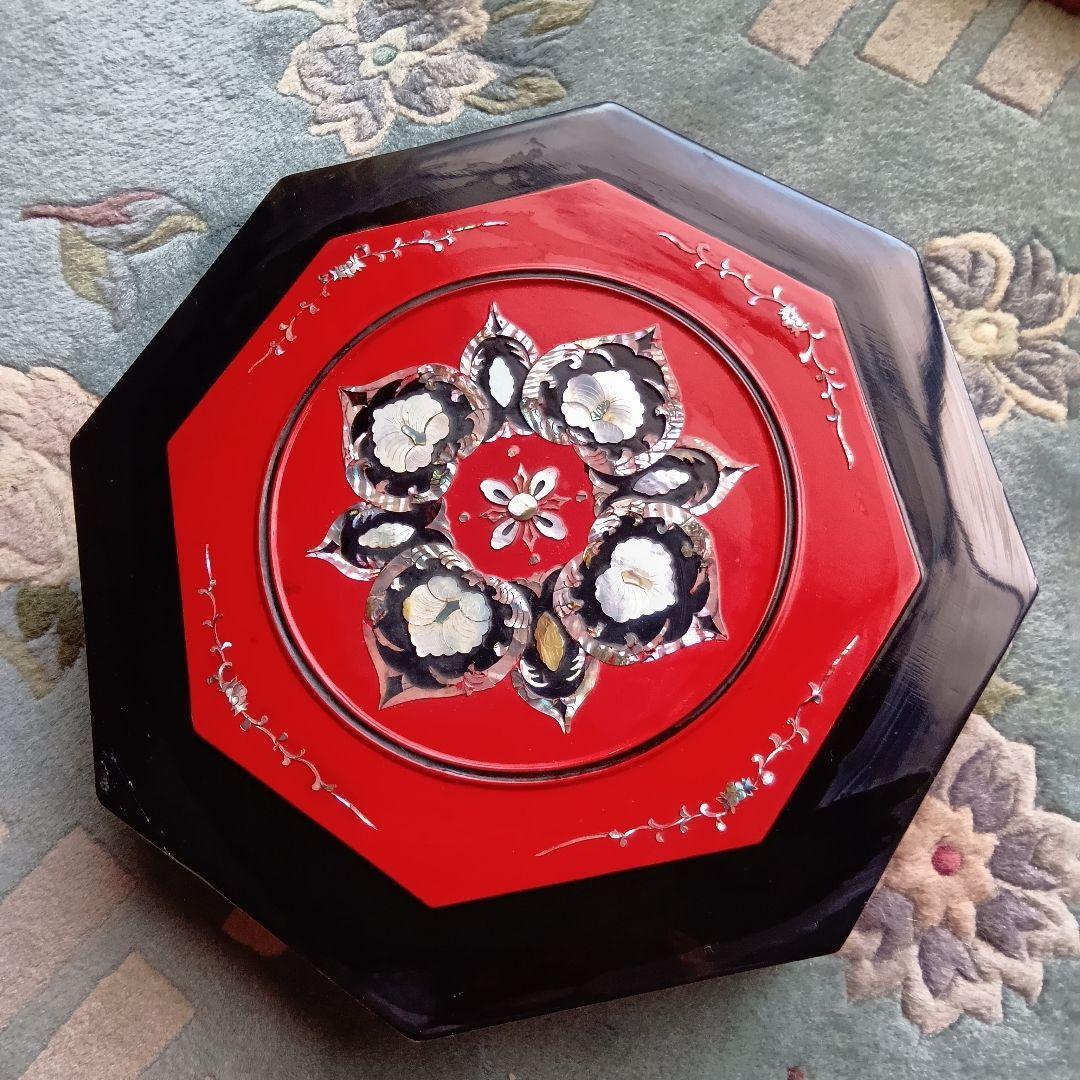 螺鈿細工☆ クジョルパン☆韓国漆器 ☆八角螺鈿四節板赤黒 ☆花模様