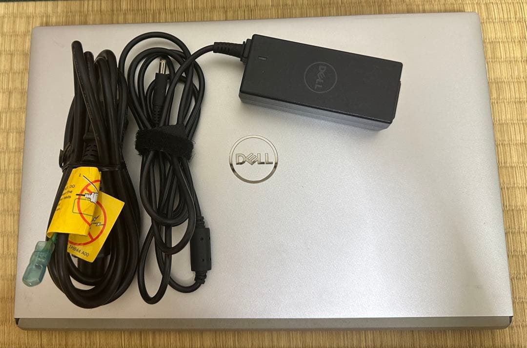 Dell Vostro 5300. Core i5-10210u.メモリ 8gb