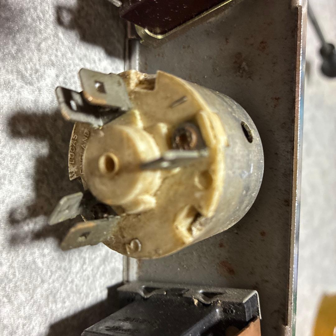 ローバーミニクラシック、センタースイッチパネル！ イグニッションキー付き