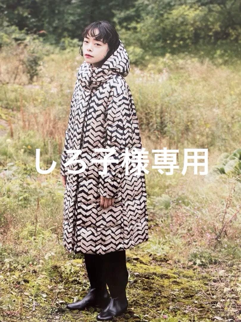 マリメッコ　ダウンコート　サハライタライタ柄