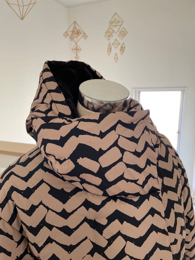 マリメッコ　ダウンコート　サハライタライタ柄