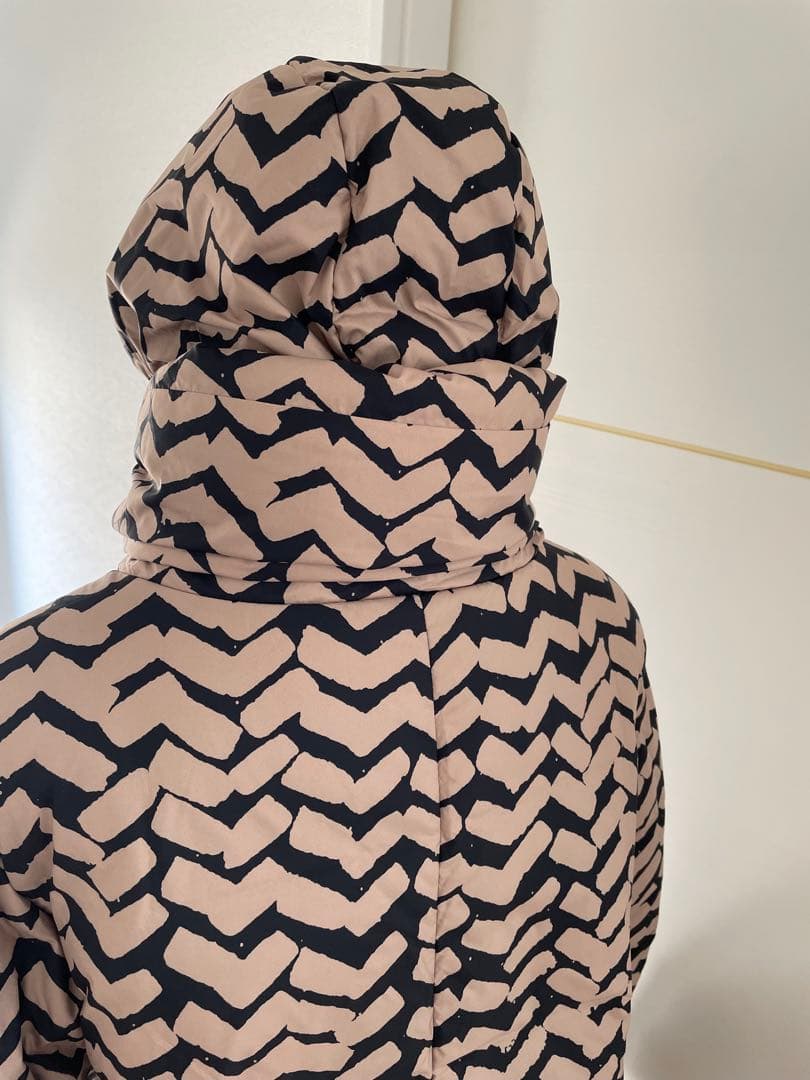 マリメッコ　ダウンコート　サハライタライタ柄