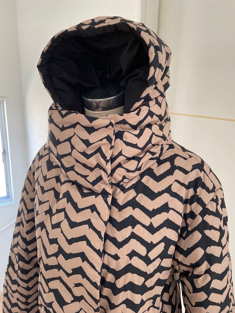 マリメッコ　ダウンコート　サハライタライタ柄