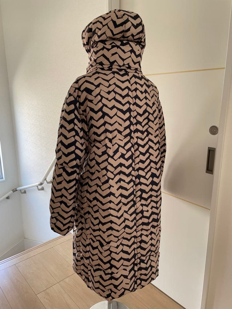 マリメッコ　ダウンコート　サハライタライタ柄