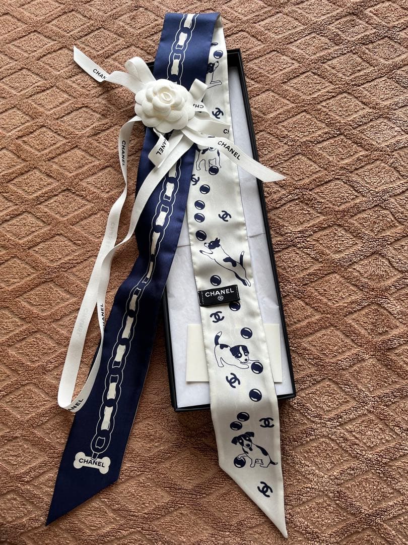 新品 シャネル CHANEL 細スカーフ シルク ネイビー ホワイト　ヘアバンド