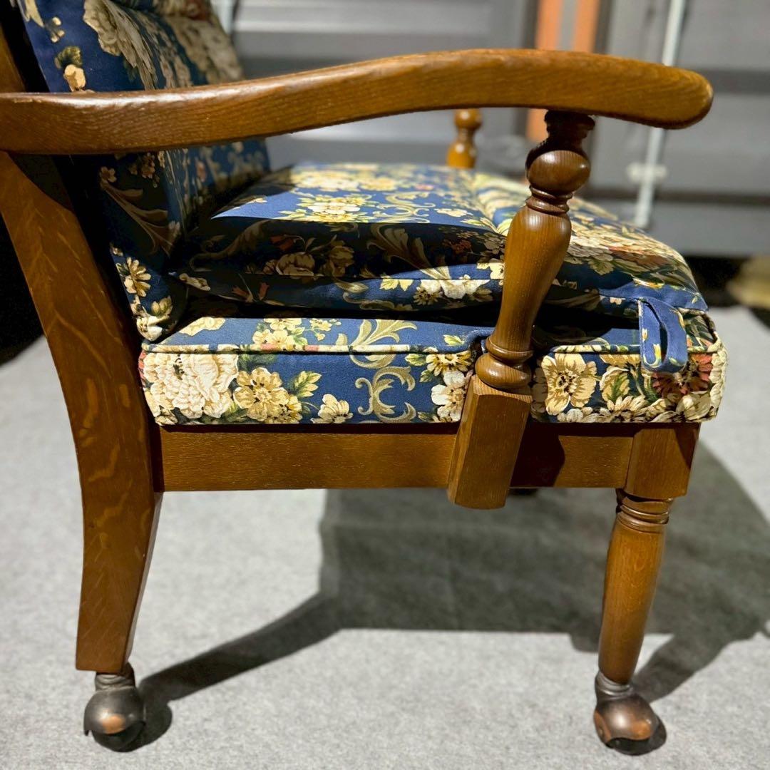 【飛騨産業 キツツキ】花柄 木製アームチェア クラシックチェア① キャスター付き