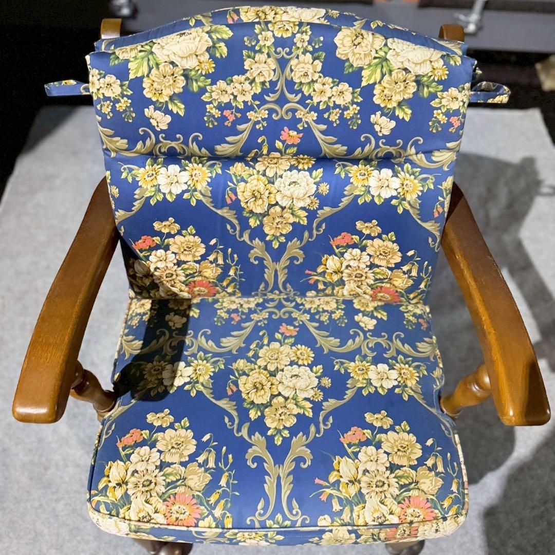 【飛騨産業 キツツキ】花柄 木製アームチェア クラシックチェア① キャスター付き