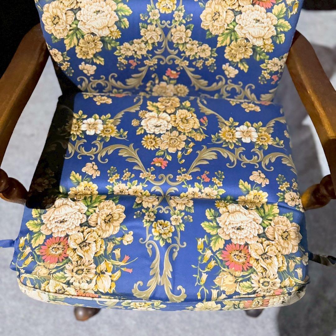 【飛騨産業 キツツキ】花柄 木製アームチェア クラシックチェア① キャスター付き