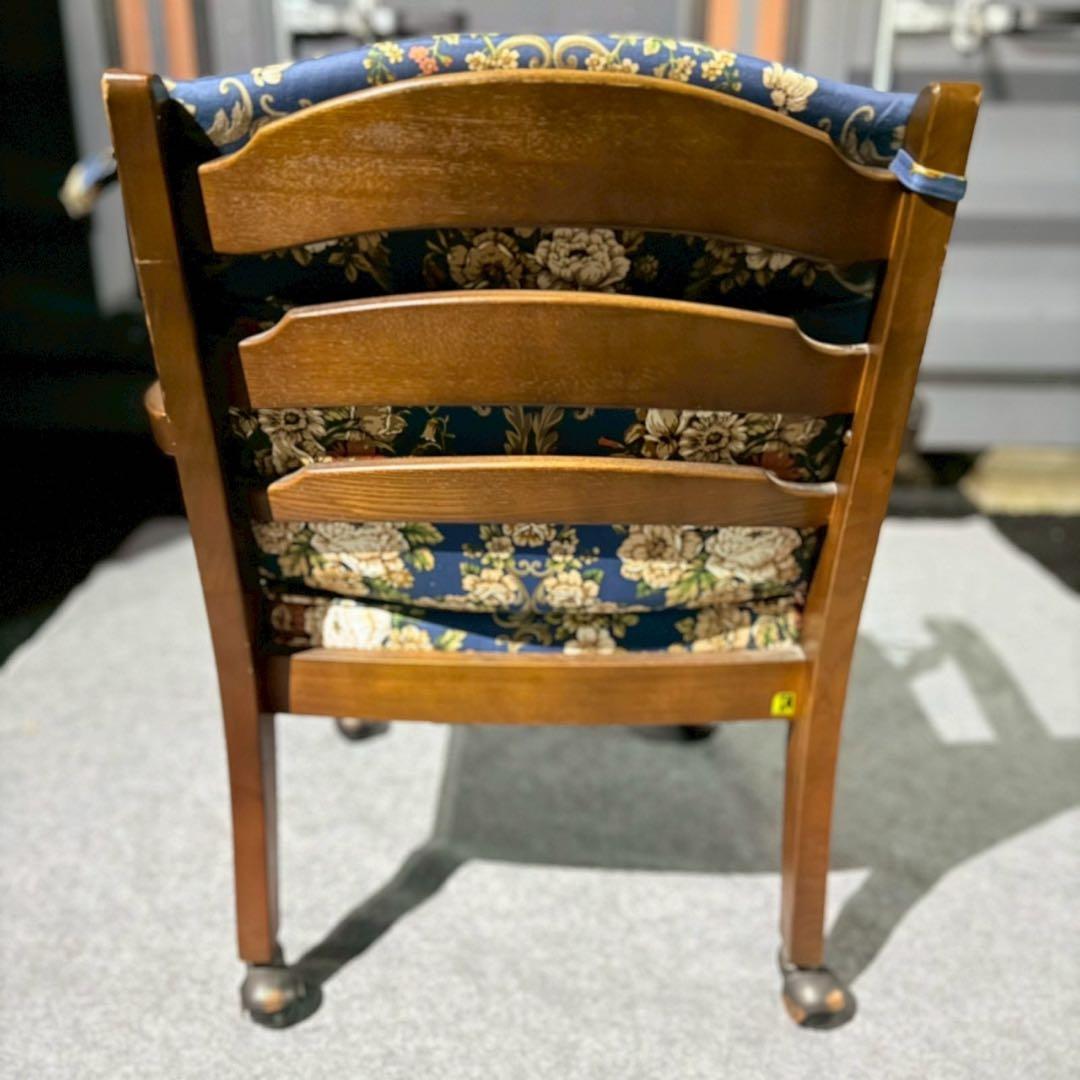 【飛騨産業 キツツキ】花柄 木製アームチェア クラシックチェア① キャスター付き