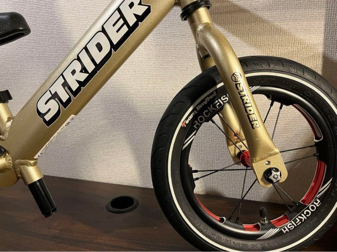 美品　ストライダープロ　rockfish ホイール　カスタム　タイヤ　ゴールド