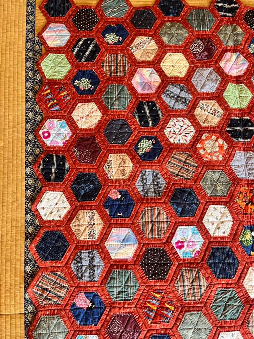 未使用品　未使用品　ハンドメイド　キルト　六角形パッチワークキルト 210cm