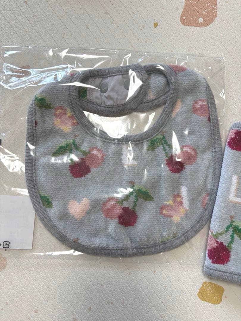 ♡*様 フェイラー　キープスマイリングチェリー　スタイ&サッキングパッド　セット