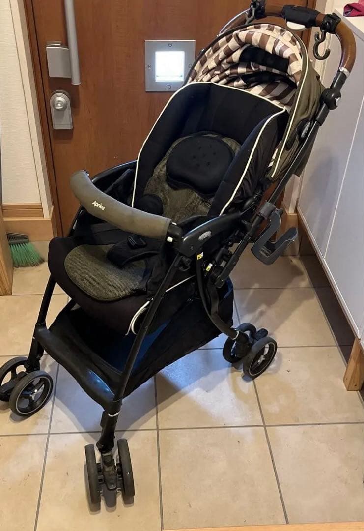 Aprica 折りたたみ式 ベビーカー　ラクーナびッテクッション