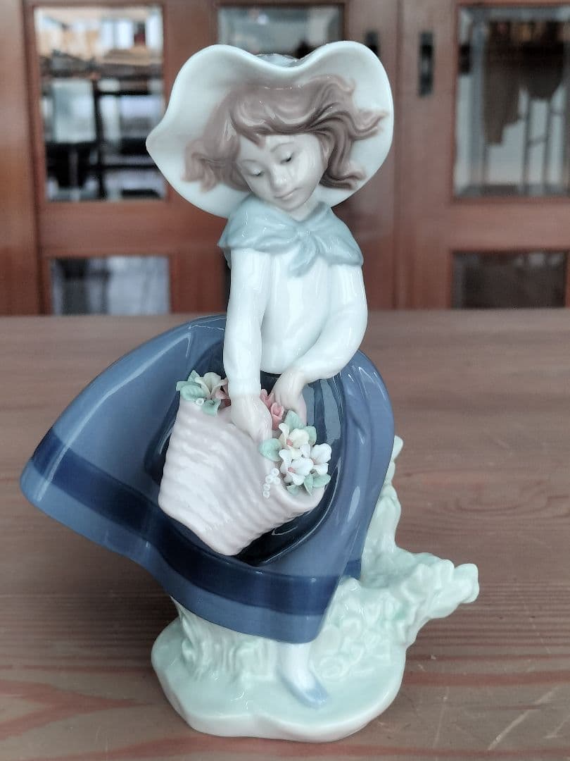 リヤドロ人形　LLADRO きれいな花ばかり　＃5222　フィギュリン