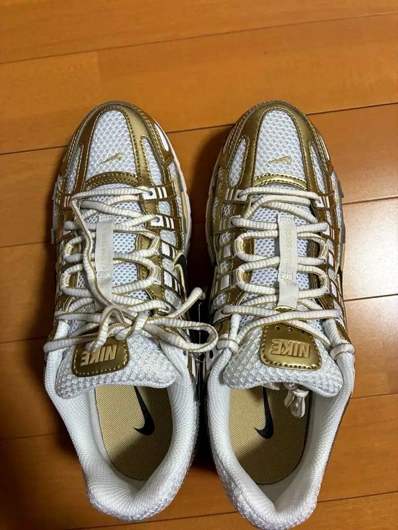 Nike スニーカー IF1787-100 ホワイト/ゴールド