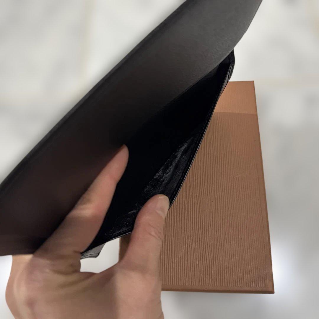 Louis Vuitton エピレザー ブラック長財布　カードケース