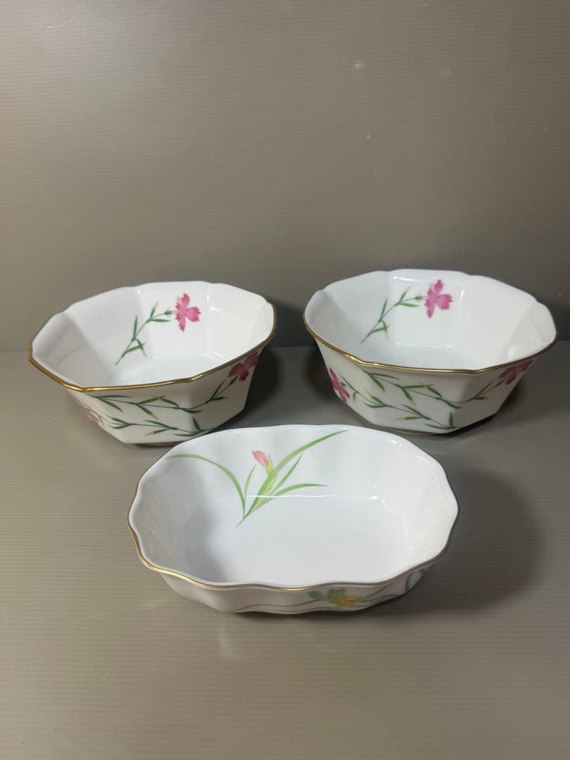 2397 香蘭社　金彩　深鉢2客　楕円鉢1客