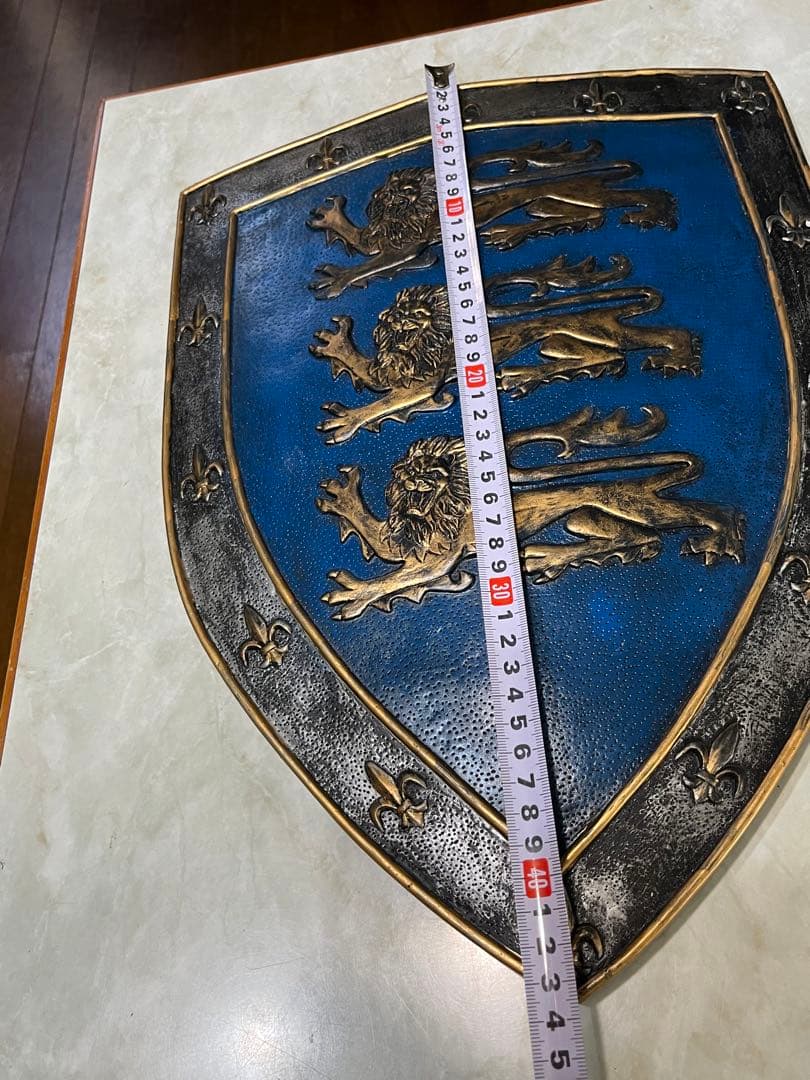 壁飾り　中世　イギリス　騎士　盾