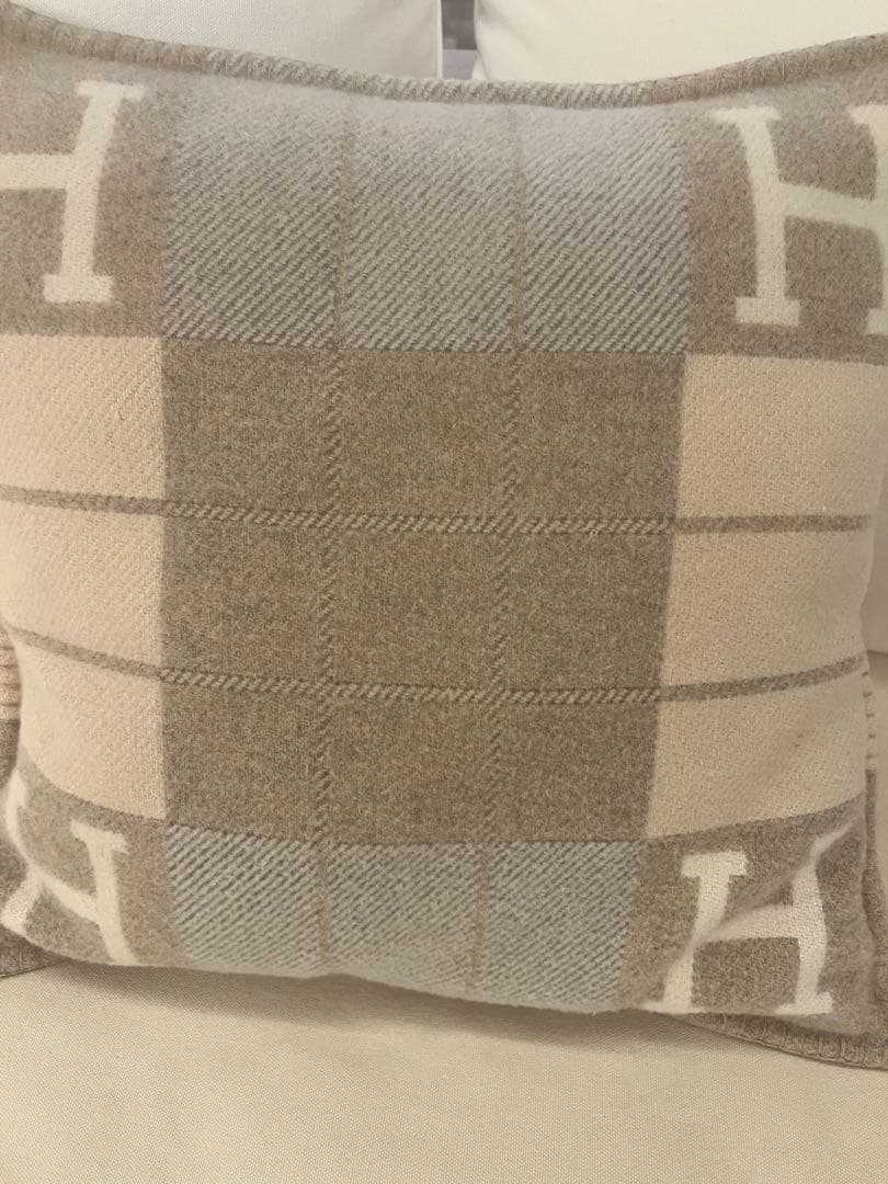 HERMES エルメス　アヴァロンクッション　PMココカモミール