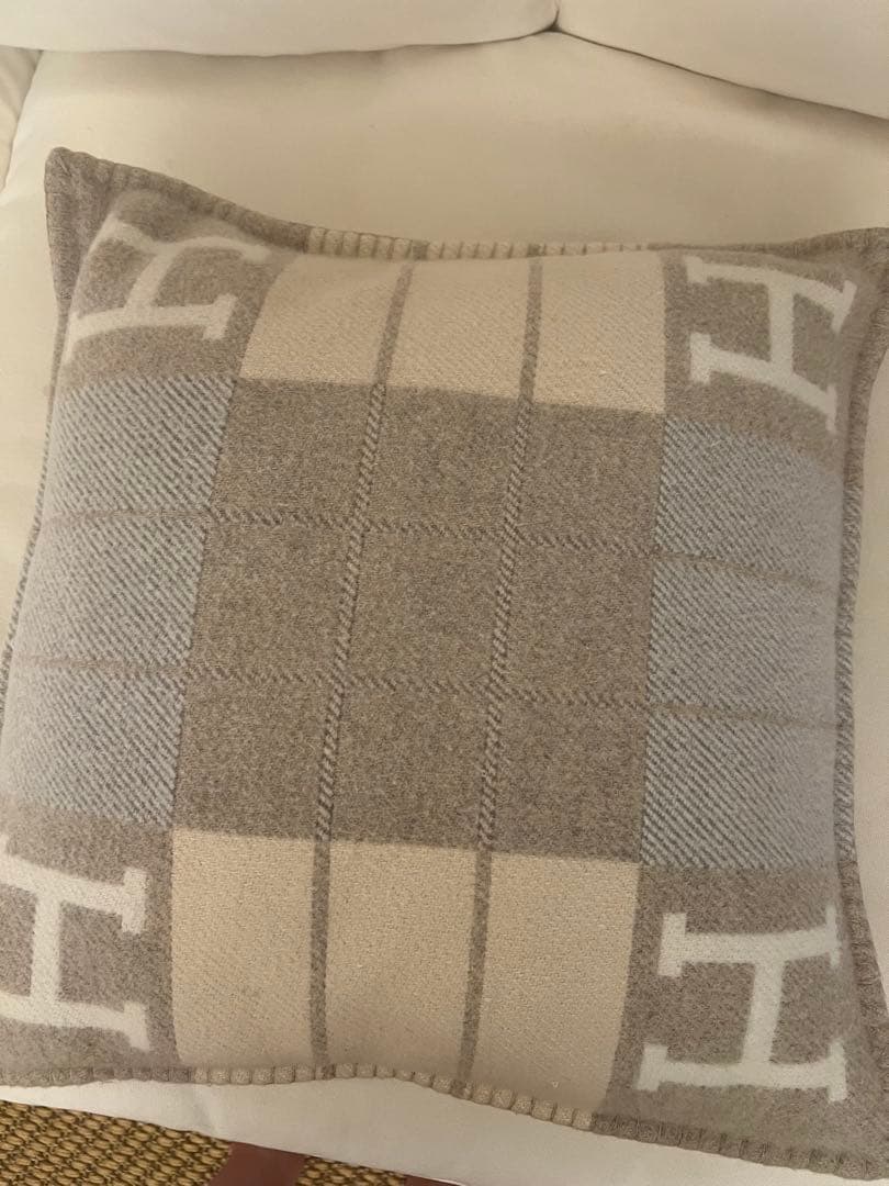 HERMES エルメス　アヴァロンクッション　PMココカモミール