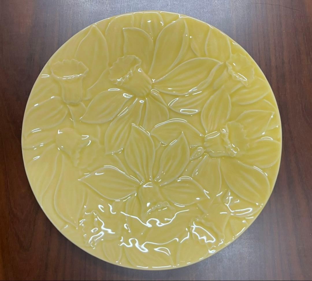 ボルダロ・ピニェイロ BORDALLO PINHEIRO 23cmプレート 水仙