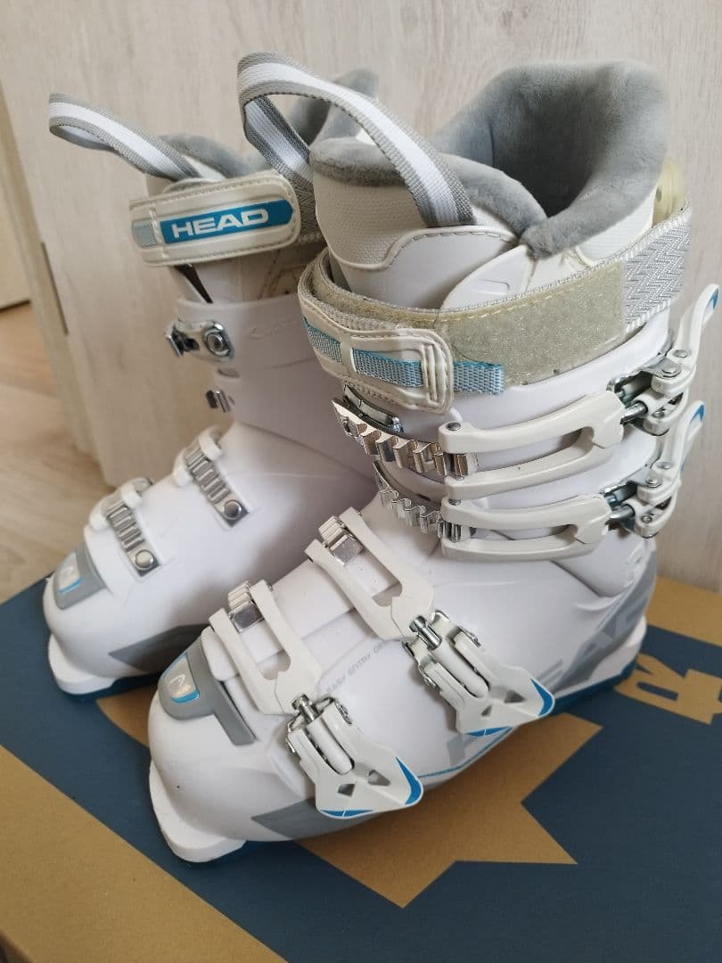 美品 2日使用のみ HEAD 女性用スキーブーツ ホワイト