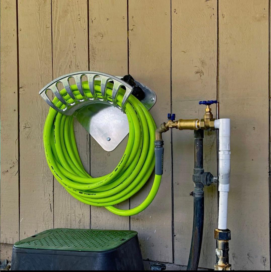 ホースハンガー EV充電器ケーブル収納 ドライガーデン ホースリール アメリカ