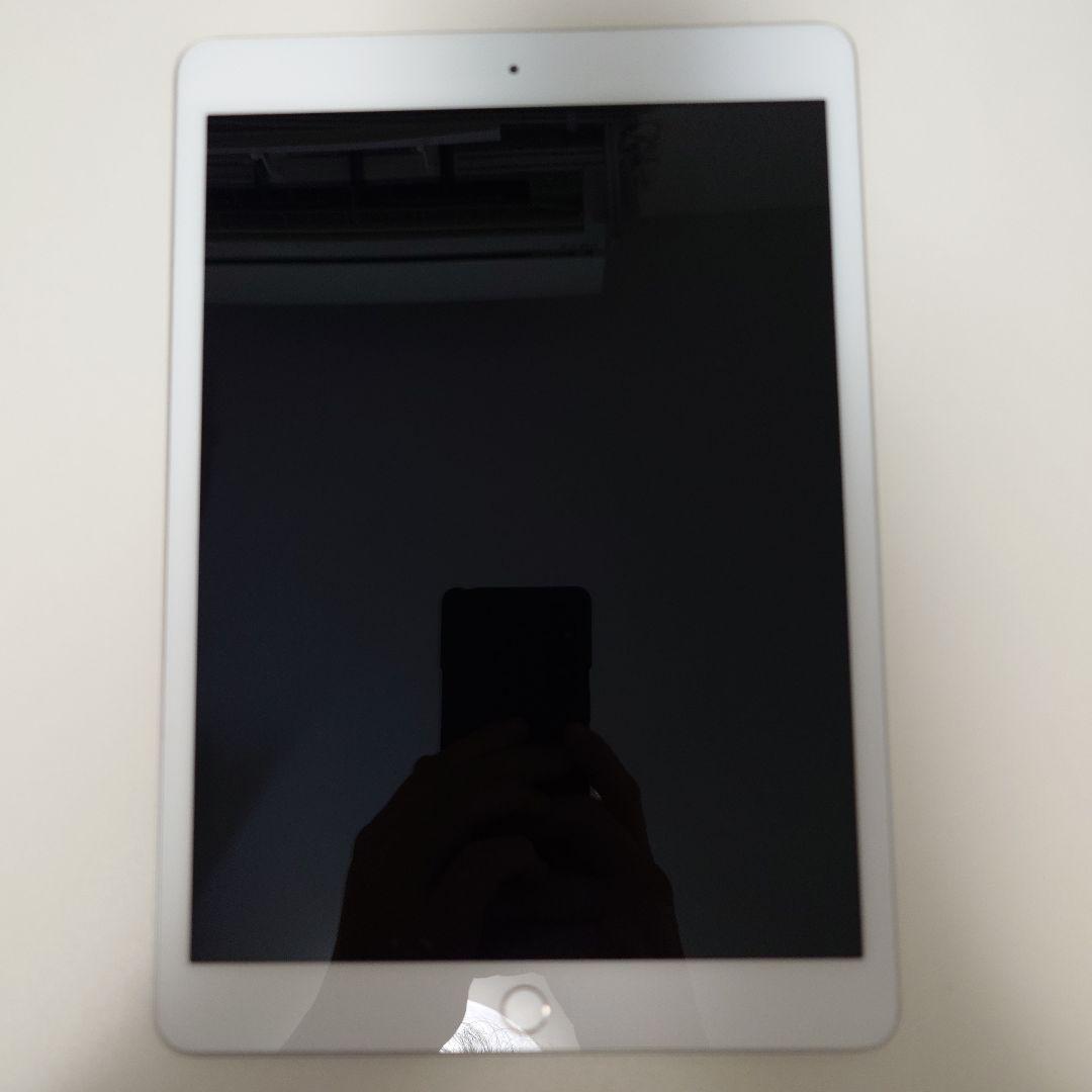 Apple iPad (第８世代) Wi-Fi 128GB シルバー