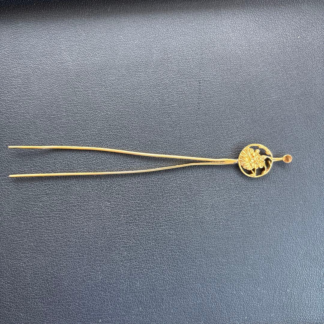 R*︎様 金色の花模様ヘアピン