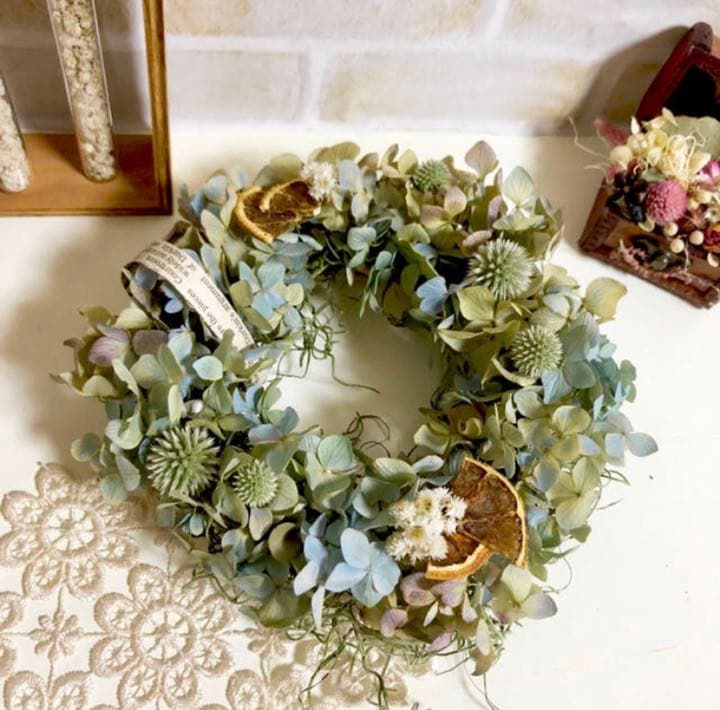 紫陽花と瑠璃玉あざみリース