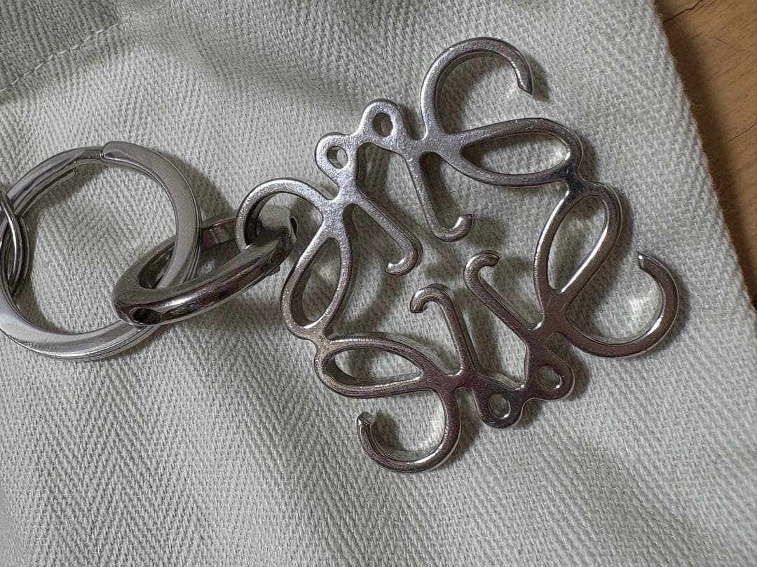 LOEWE シルバー アナグラム キーホルダー