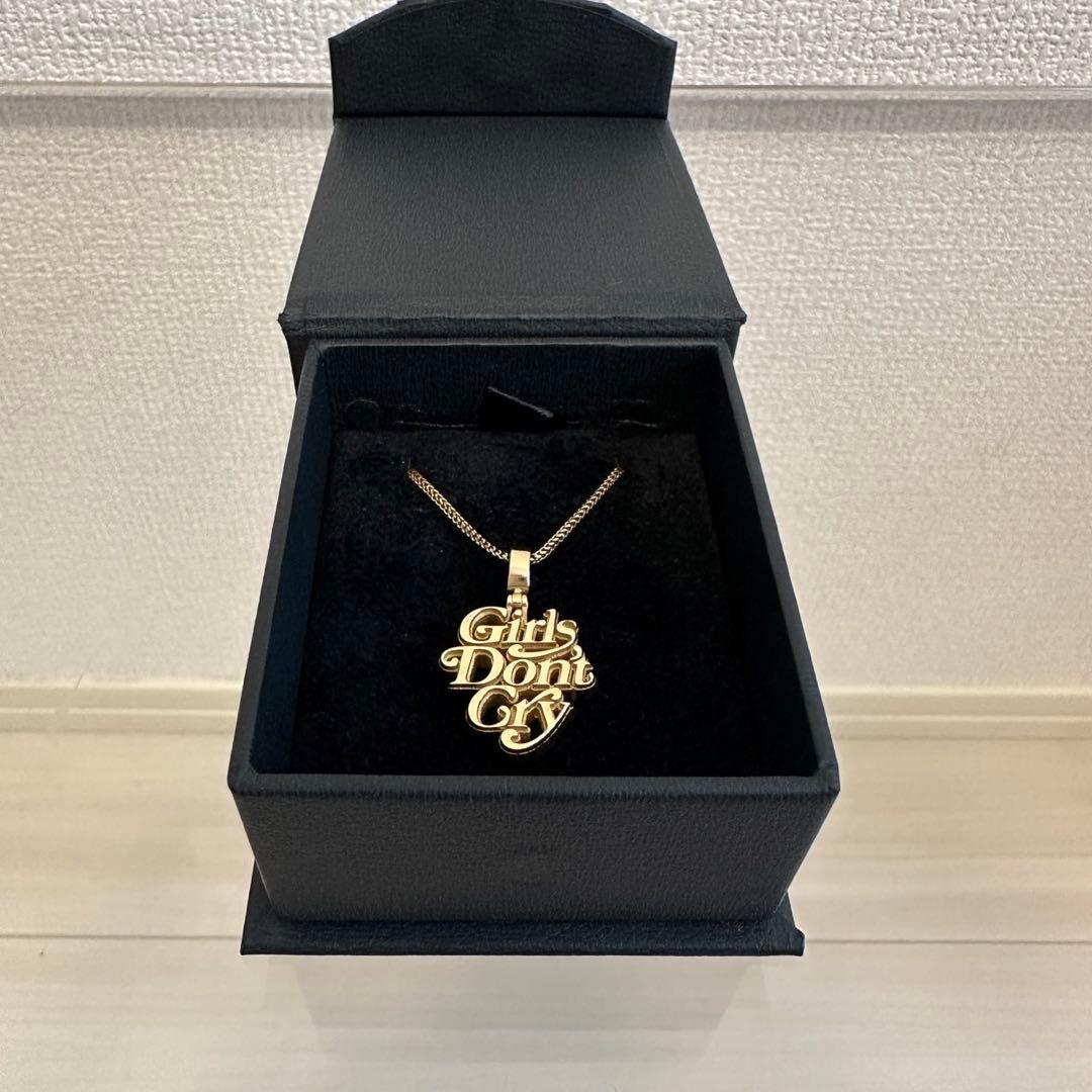 Girls Don't Cry ネックレストップ