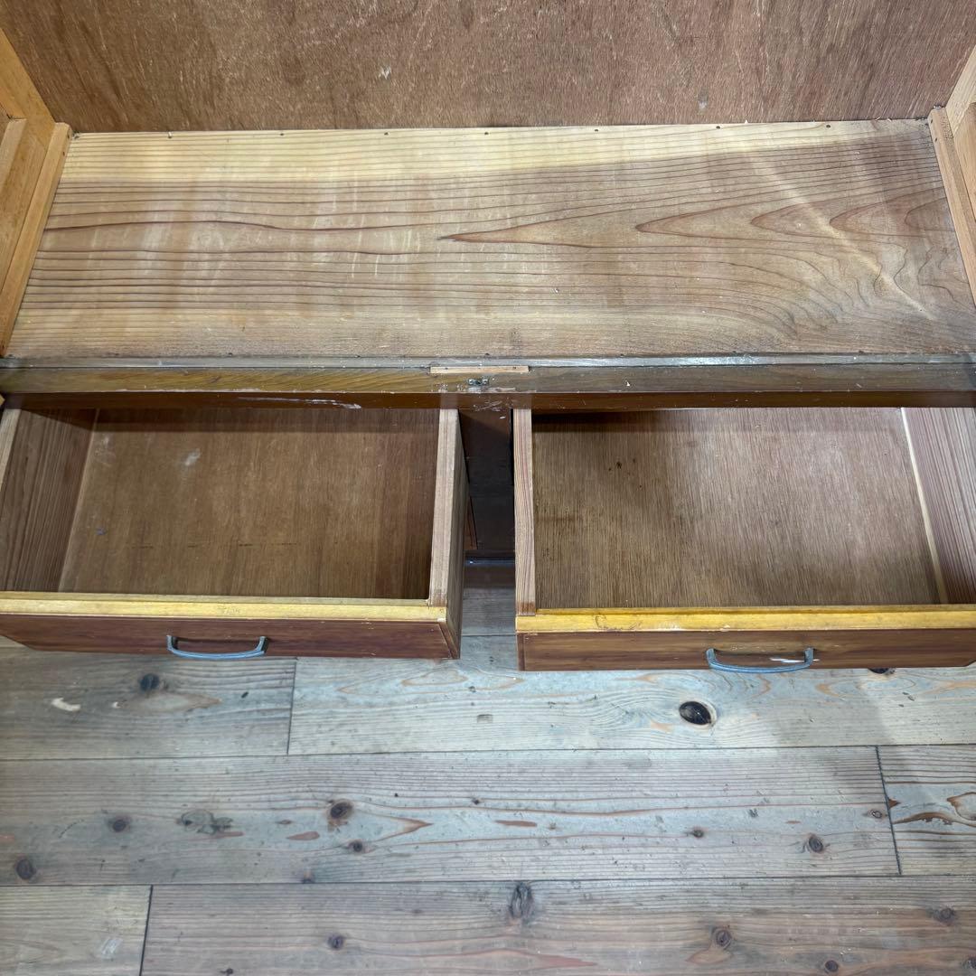 昭和レトロ　ヴィンテージ　波ガラスが素敵な木製キャビネット　本棚　食器棚　収納