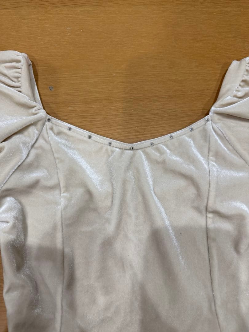 【未使用】ベロア生地レオタード　ホワイトスカート付き