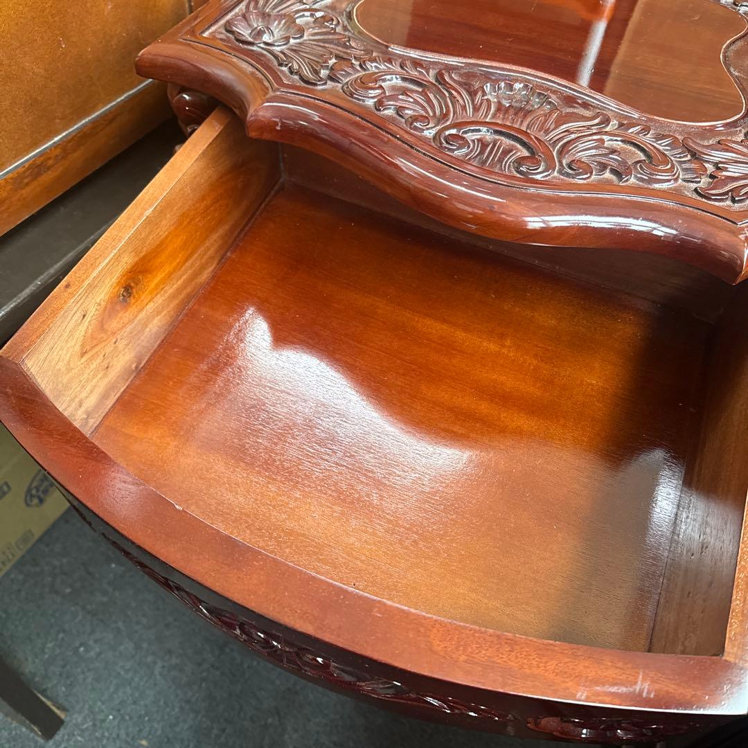 マホガニー　彫刻装飾付き木製チェスト 5引き出し