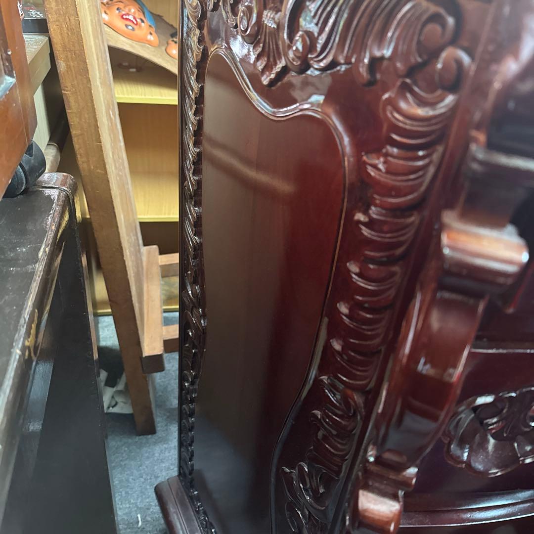 マホガニー　彫刻装飾付き木製チェスト 5引き出し