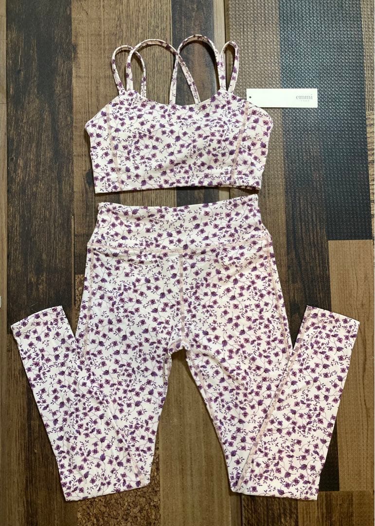 お取置き★極美　emmi エミヨガ　ヨガウェア　小花柄薄ピンク　M
