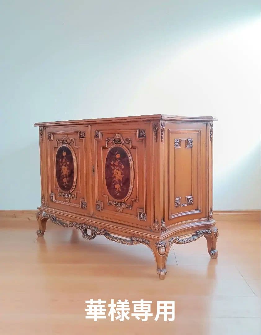 彫刻入り 木製キャビネット 下台のみ｜クラシック調・店舗什器可