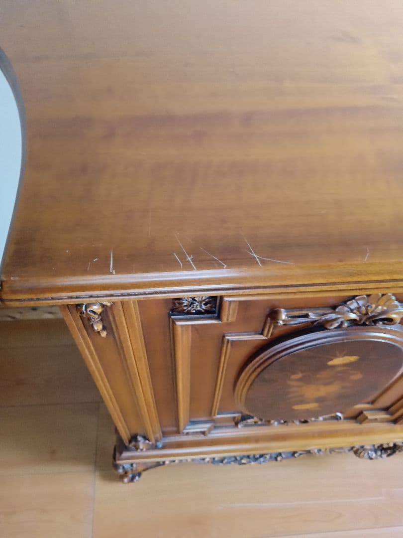 彫刻入り 木製キャビネット 下台のみ｜クラシック調・店舗什器可