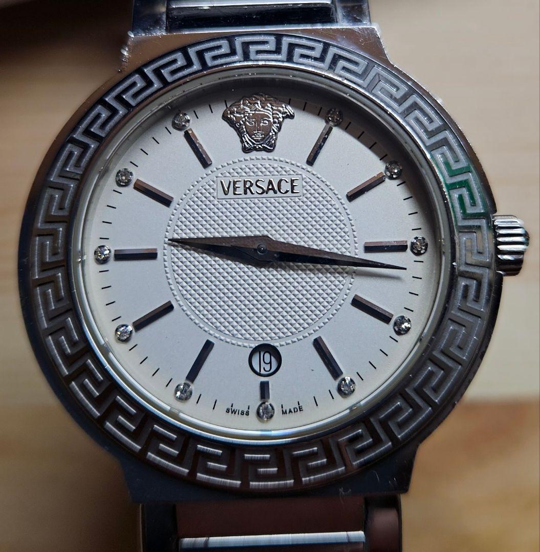 は*に様 VERSACE レディース 腕時計ZSQ 11Pダイヤ　クォーツ