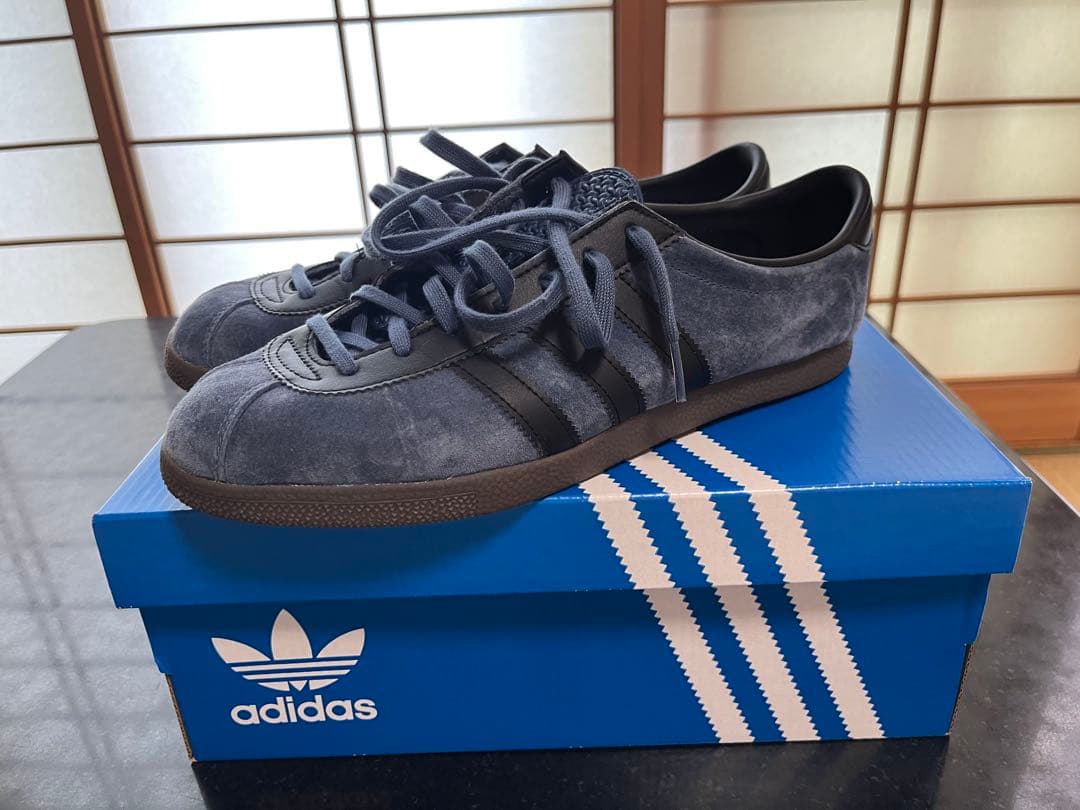 靴 adidas London