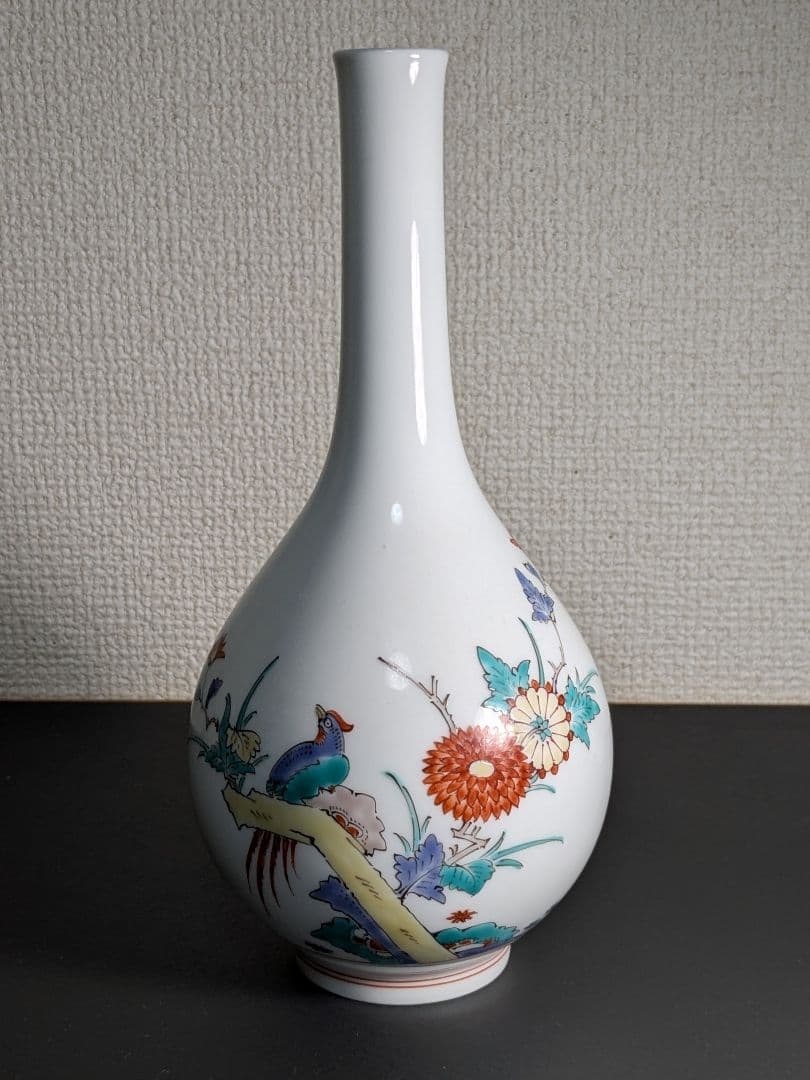 十四代　酒井田柿右衛門作　錦花鳥文一輪生　花瓶　在銘