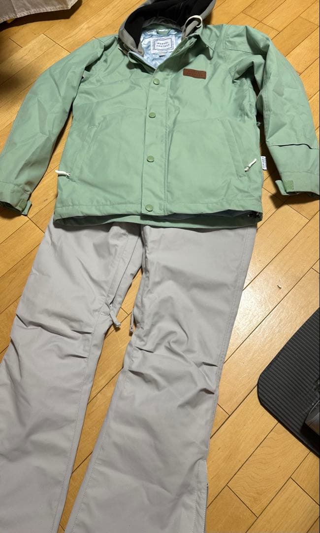 レディーススノボウェア M 上下set 美品