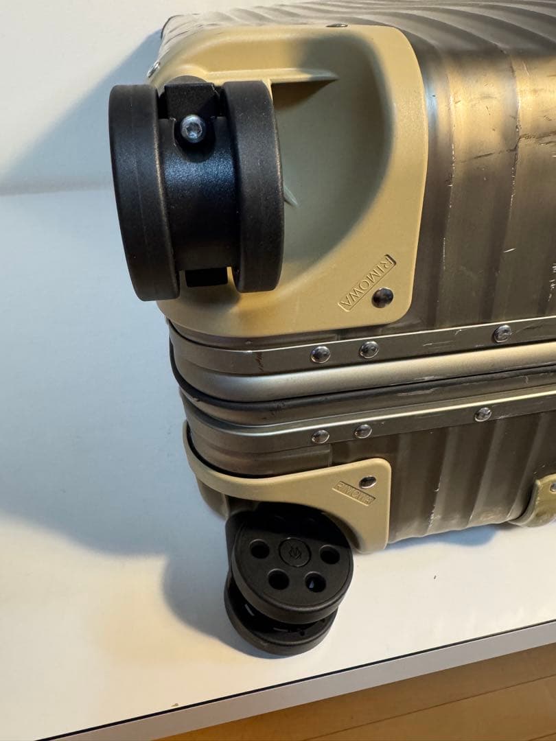 【全車輪交換済】　リモワRIMOWA TOPAS TITANIUM 98L