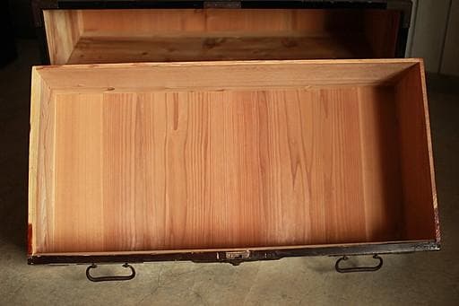 Akamaru 　綺麗な打ち出し金具庄内箪笥　2段　タンス　収納　古家具