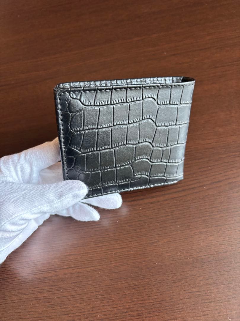 皇居菊の御紋入り 二つ折り財布 クロコ風型押し 黒