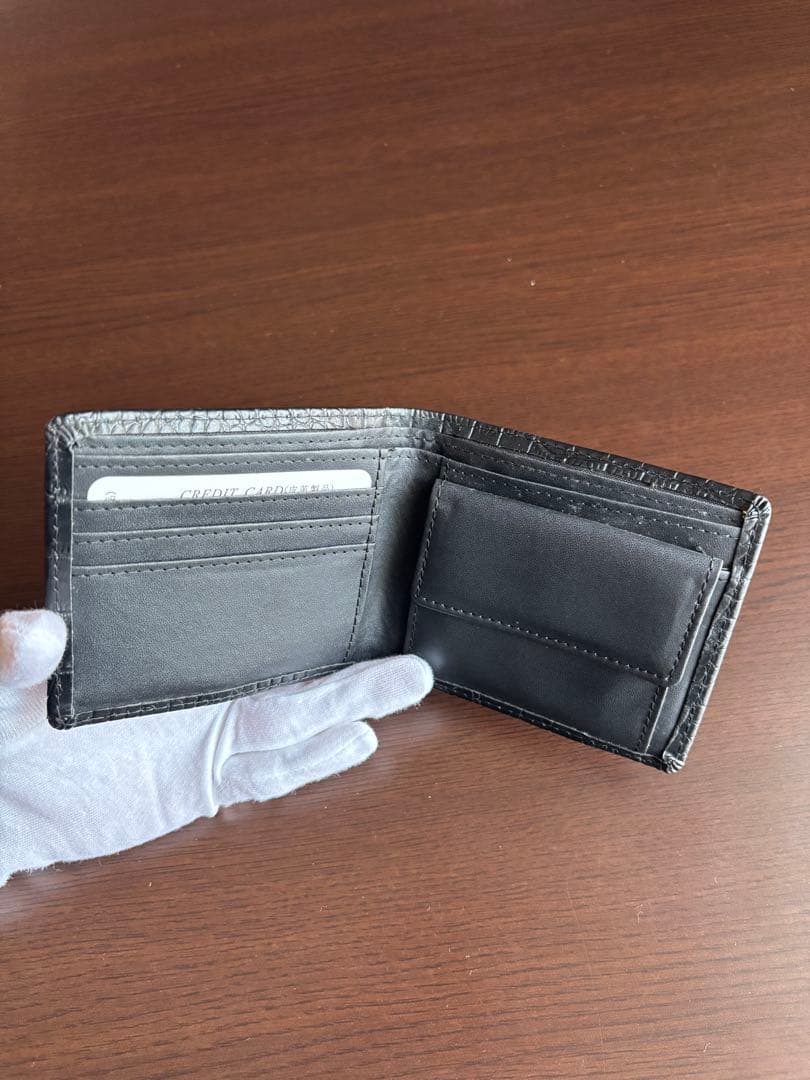 皇居菊の御紋入り 二つ折り財布 クロコ風型押し 黒