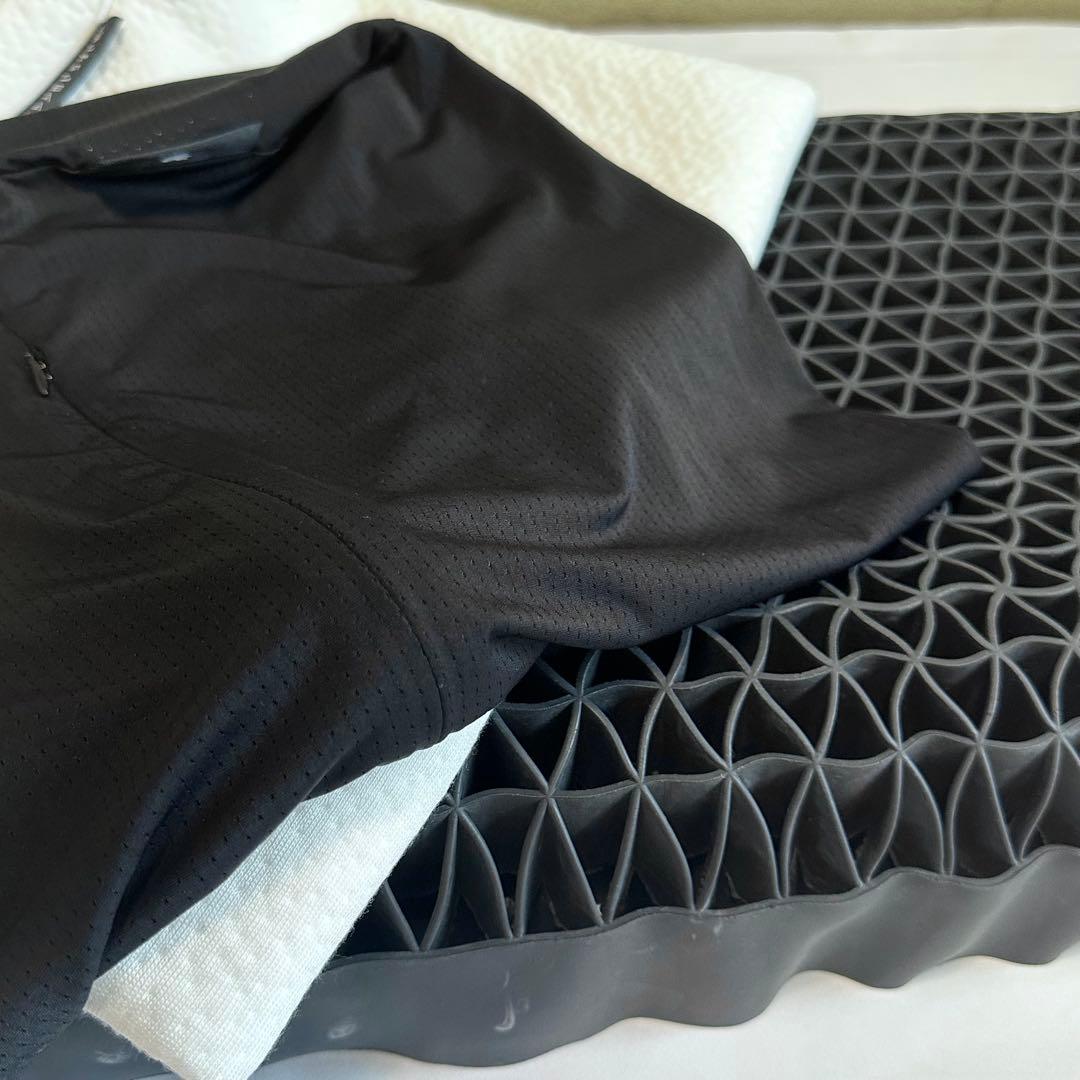 美品 ヒツジのいらない枕 至極 ブラックレーベル枕カバー付き