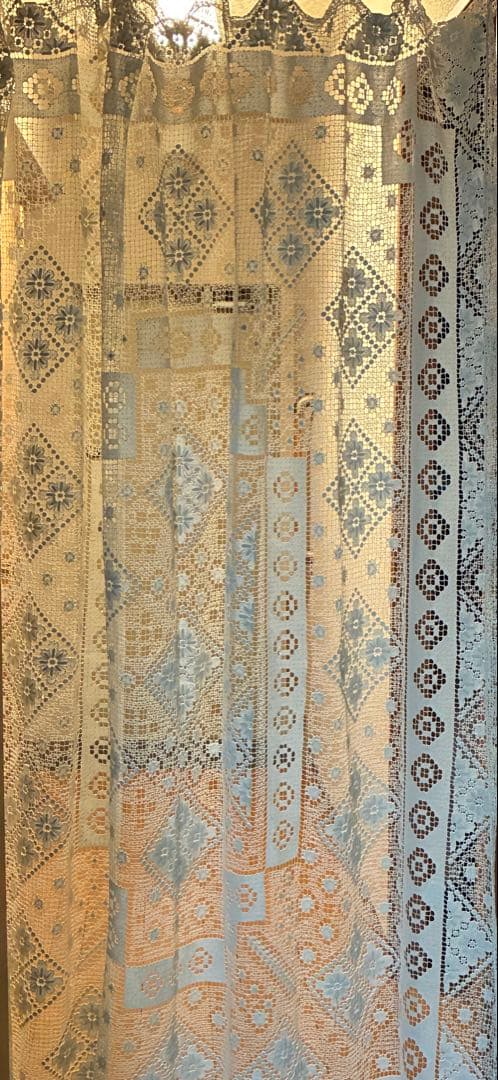 フランスで購入した豪華な大判のアンティーク・フィレレース160x195cm