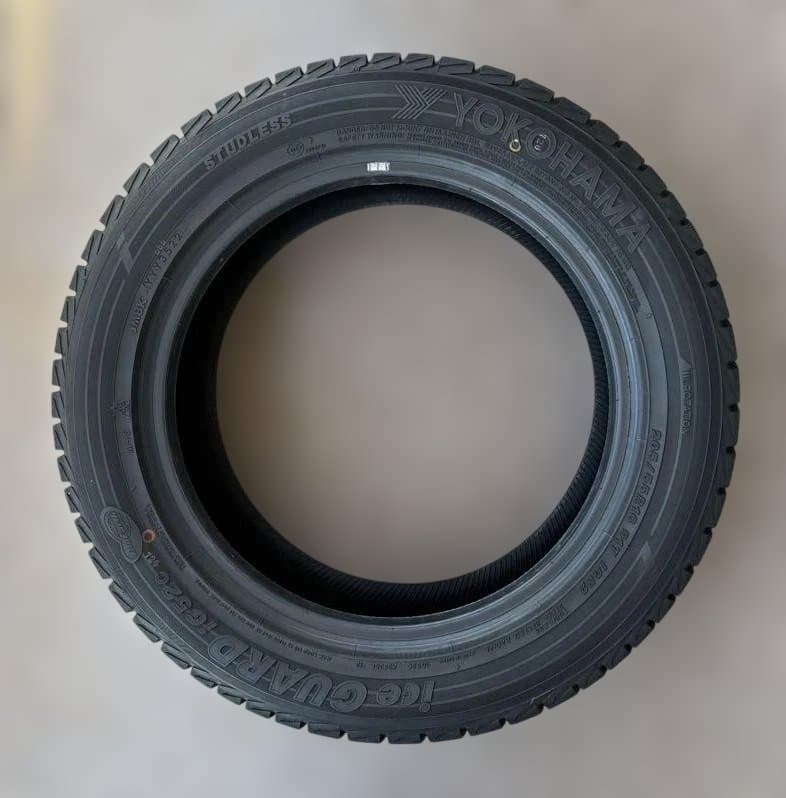 ②ヨコハマ スタッドレスタイヤ 205/55R16